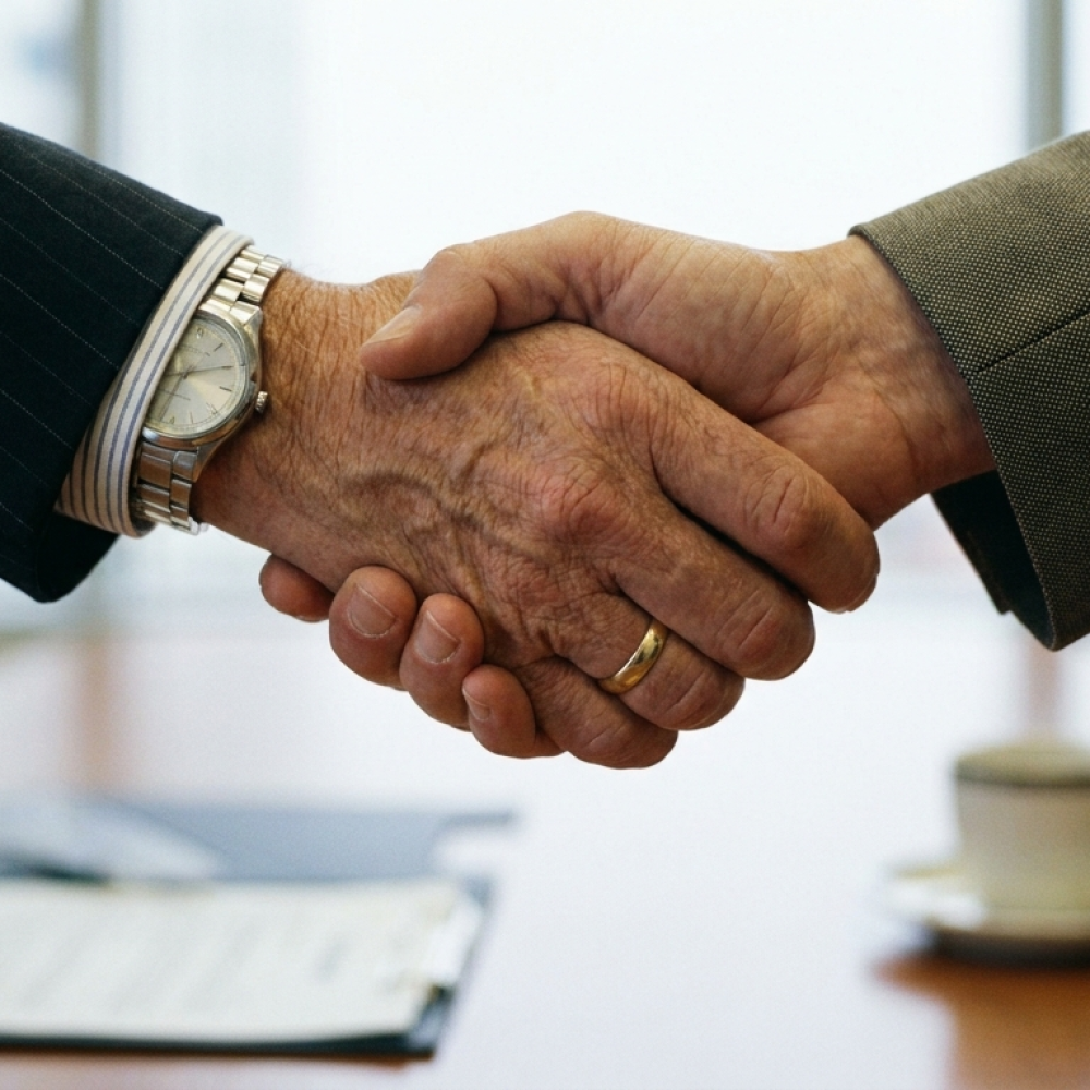 handshake-excellent-service